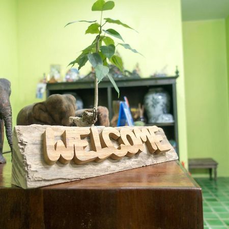 Plus Hostel Ayutthaya Экстерьер фото