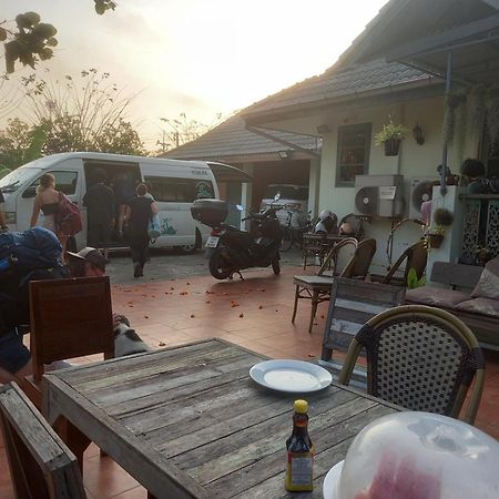 Plus Hostel Ayutthaya Экстерьер фото