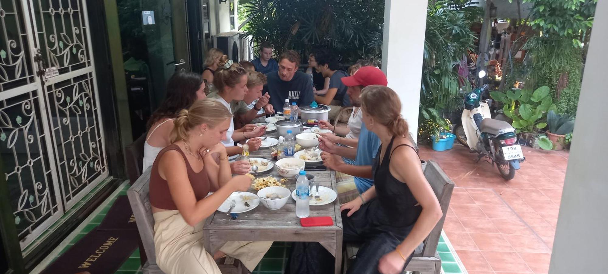 Plus Hostel Ayutthaya Экстерьер фото