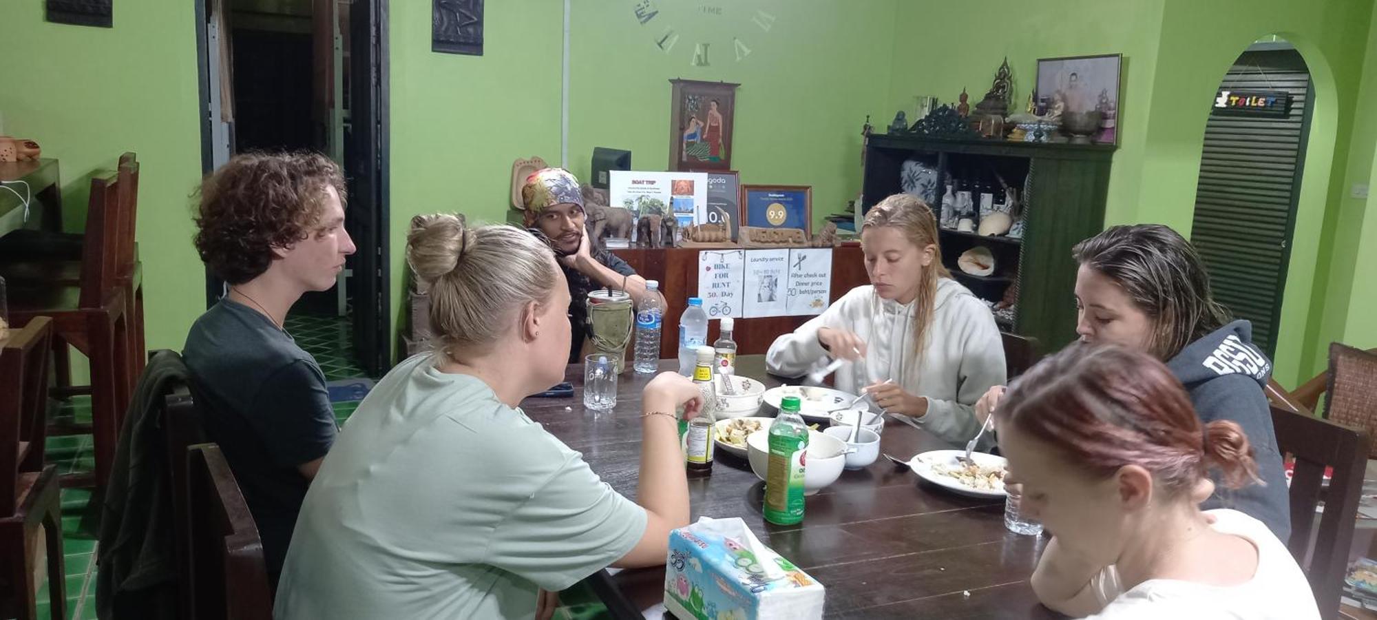 Plus Hostel Ayutthaya Экстерьер фото