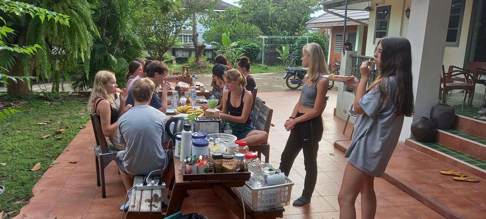 Plus Hostel Ayutthaya Экстерьер фото