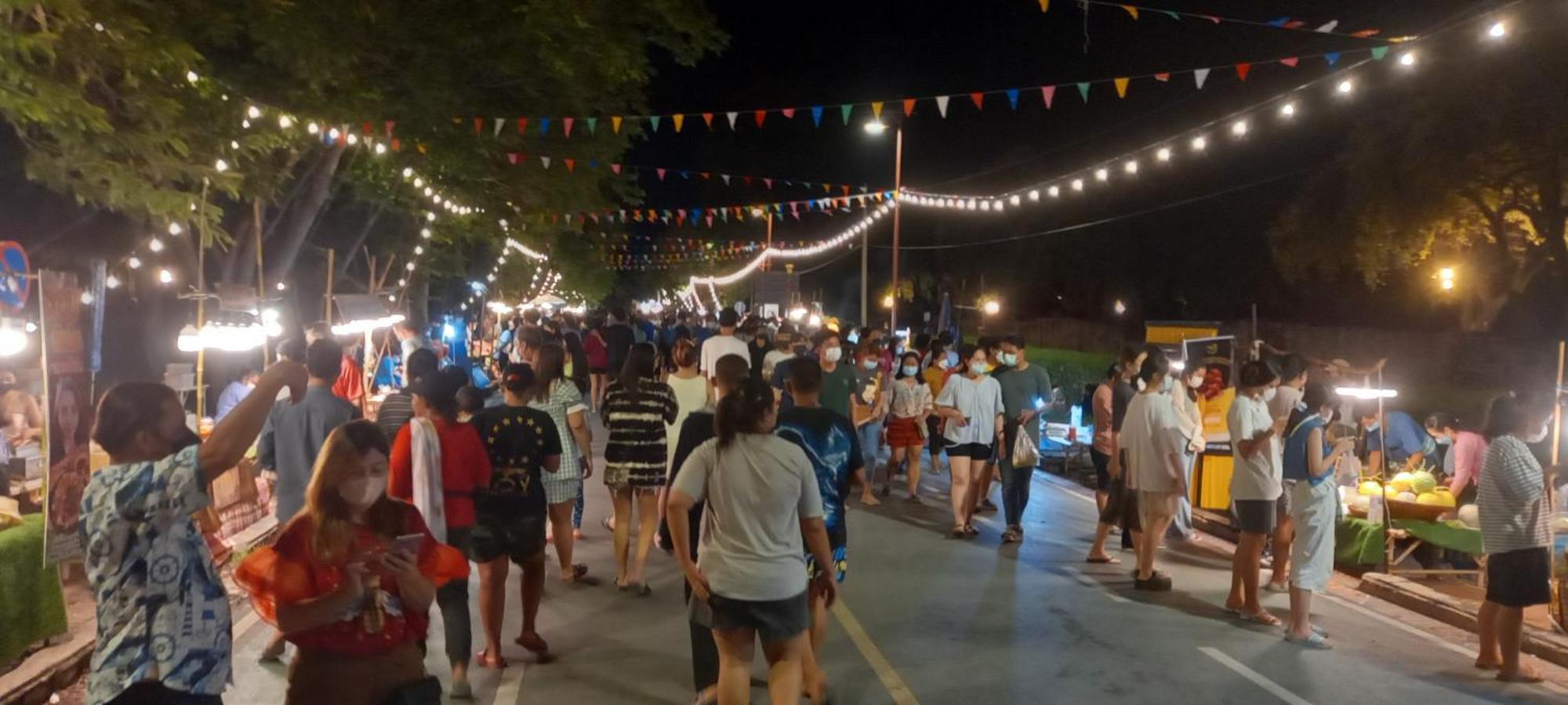 Plus Hostel Ayutthaya Экстерьер фото