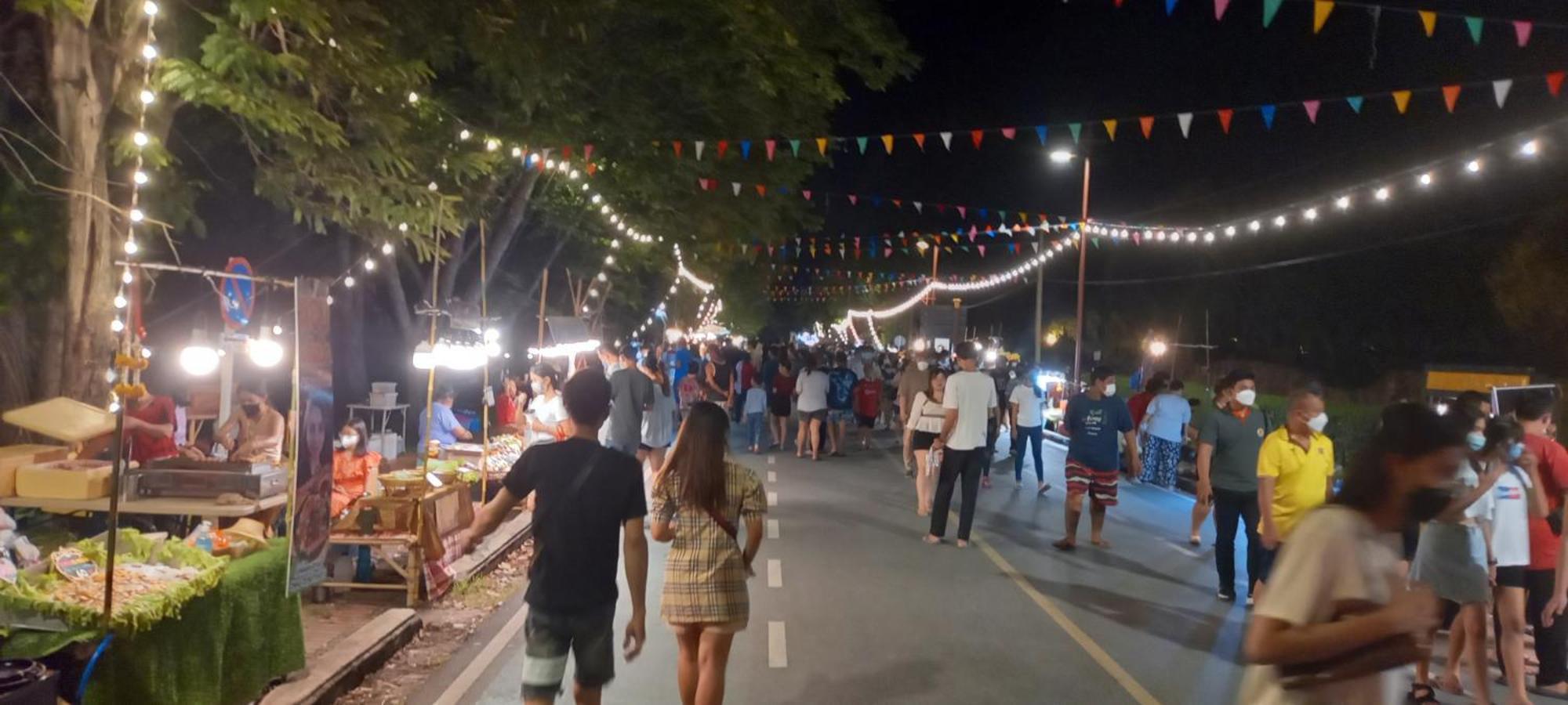 Plus Hostel Ayutthaya Экстерьер фото
