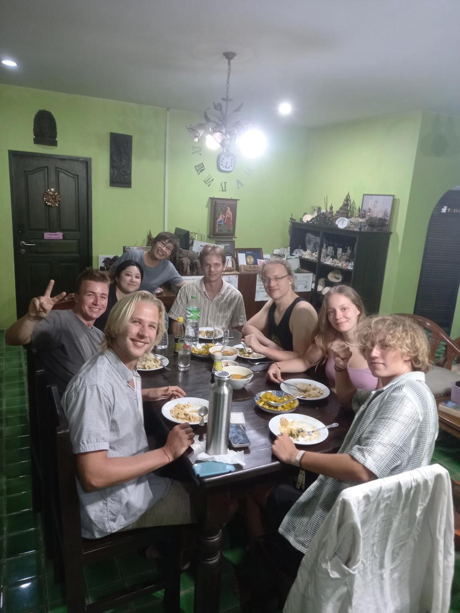 Plus Hostel Ayutthaya Экстерьер фото