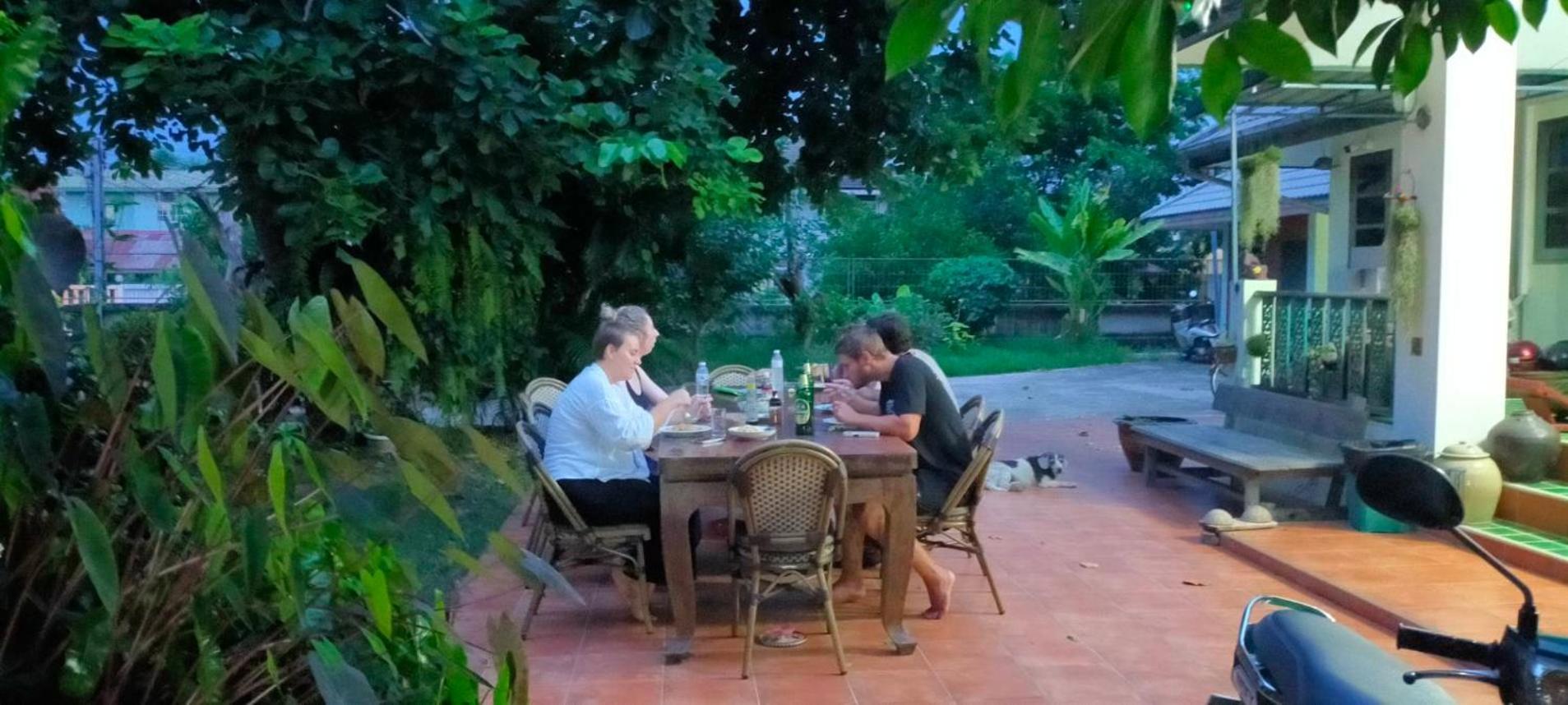 Plus Hostel Ayutthaya Экстерьер фото